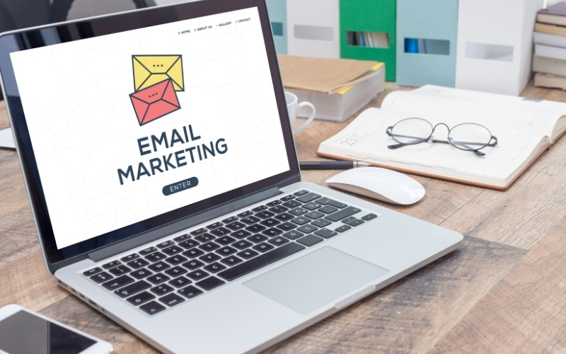 quảng cáo khóa học thông qua Email Marketing