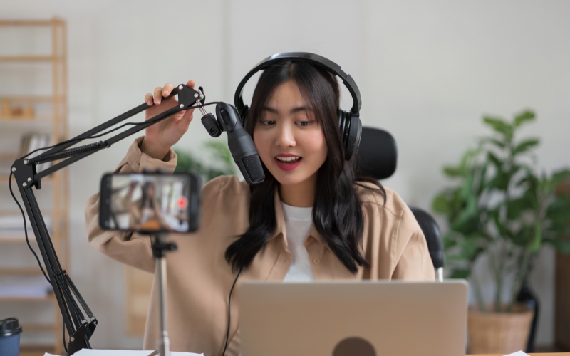 kiếm tiền online bằng xây dựng kênh podcast